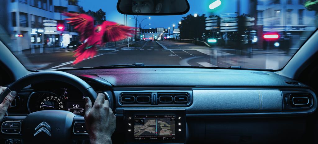 ConnectedCAM Citroën NEZAPOMÍNÁME NA NIC Bezplatná aplikace ConnectedCAM Citroën* nabízí službu geolokalizace, která při každém zastavení zašle GPS souřadnice polohy vozu.