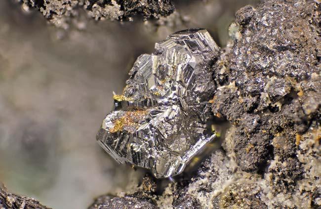 Pravděpodobně ze žíly Geister pochází popis balvanu chlorargyritu o hmotnosti 150 kg, uváděný Kochánkem (1976).