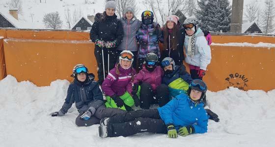 Odjezd na lyžařský kurz proběhl v pondělí ráno od Základní školy v Tovačově. Příjezd do hotelu byl naplánován před obědem.