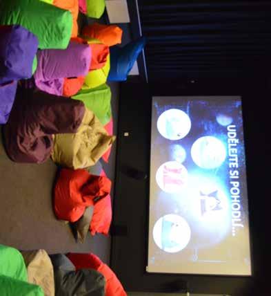 14 Science On a Sphere Závěsný interaktivní globus o průměru 172 cm přináší krátké filmy i speciální programy pro školy