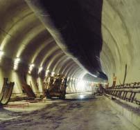 Tunel byl ražen na plný profil pomocí stříkaného betonu, stabilita čelby byla zajišťována pomocí sklolaminátových kotev (metoda ADECO - RS).