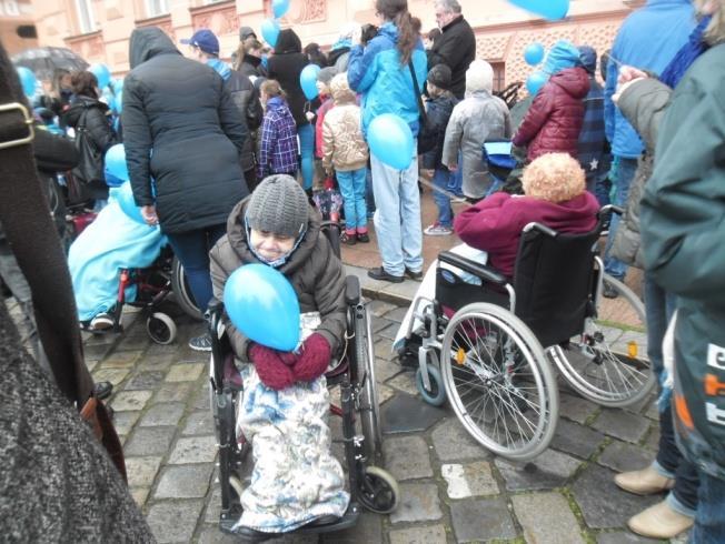 Přítomnost dobrovolníka vítají především klienti, které nikdo nenavštěvuje nebo se za nimi příbuzní až tak často nedostanou.