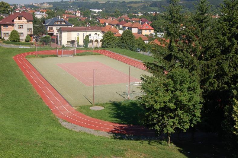 podmínek pro všechny typy dětí. Usiluje o to, aby činností školy nebylo zdraví žáků a pracovníků ohroženo nebo zhoršeno.