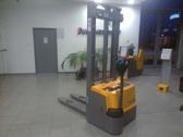 500 kg Baterie: 24 V / 375 Ah Baterie: 24 V / 375 Ah Baterie: 24 V / 375 Ah Baterie: 24 V / 375 Ah Cena: 133.