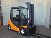 000 CZK Dieselový vozík Plynový vozík Nabídka 41 DFG 320s 115 Serial number: FN485661 5.586 h 2.
