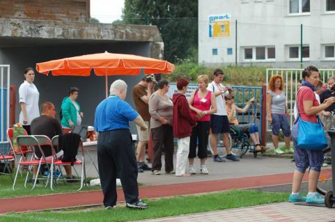 a Charity Třinec. Podívat se na něj lze na : http://polar.cz/ /v-trinci-pomaha-seniorum-cervene-sos-tlacitko.