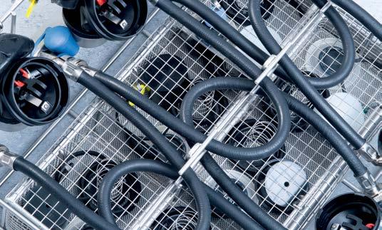 Bezpečnost procesů na vysoké úrovni Myčka s přívodem čerstvé vody do každé fáze programu je vybavena 3 programy, které jsou dokonale přizpůsobeny specifické povaze použití.