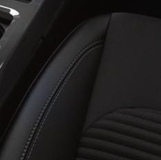 17" kola z lehkých slitin Zadní parkovací senzory Automatické světlomety a zpožděné zhasínání předních světlometů Přední halogenové světlomety s LED pásky denního svícení Přední automatické stěrače s