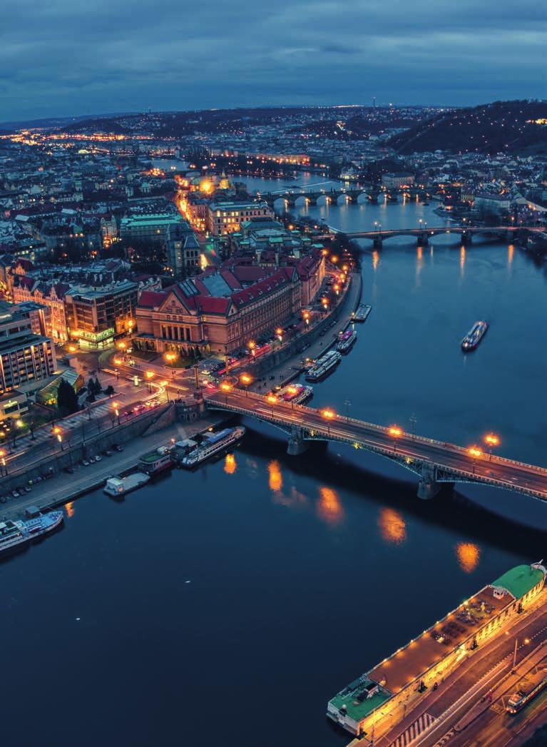 Praha Vltava jako turistický magnet Pohled na historické jádro našeho hlavního města z břehů Vltavy nebo přímo z lodě na řece patří k nejromantičtějším a nejkrásnějším v Evropě i ve světě.
