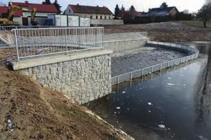 Kastelský rybník Ejpovický potok v rozsahu 50 %. Bezpečnostní přeliv byl zcela vybourán a vybudován nový, který má kapacitu na převedení průtoku Q 1000.