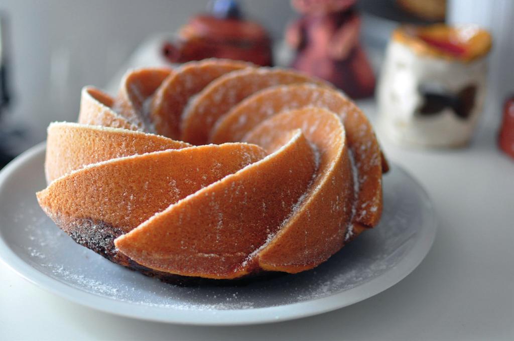 třešňové marmelády > 100 g třešní Do mísy nasypte cukr, kypřicí prášek, skořici, kakao a většinu uvedeného množství mouky