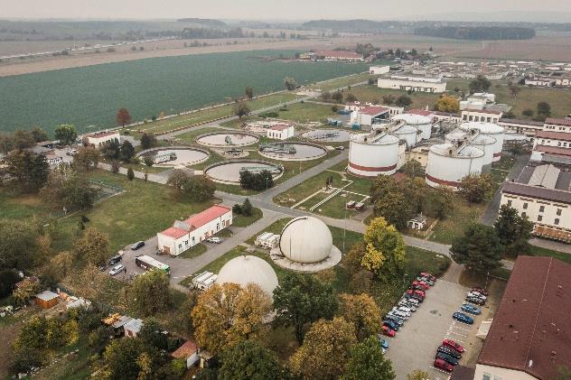 Proces předúpravy bioodpadů určených k anaerobní fermentaci Přeměna biologicky rozložitelných odpadů na bioplyn a organické hnojivo vyžaduje komplexní předúpravu vstupního materiálu před tím, než