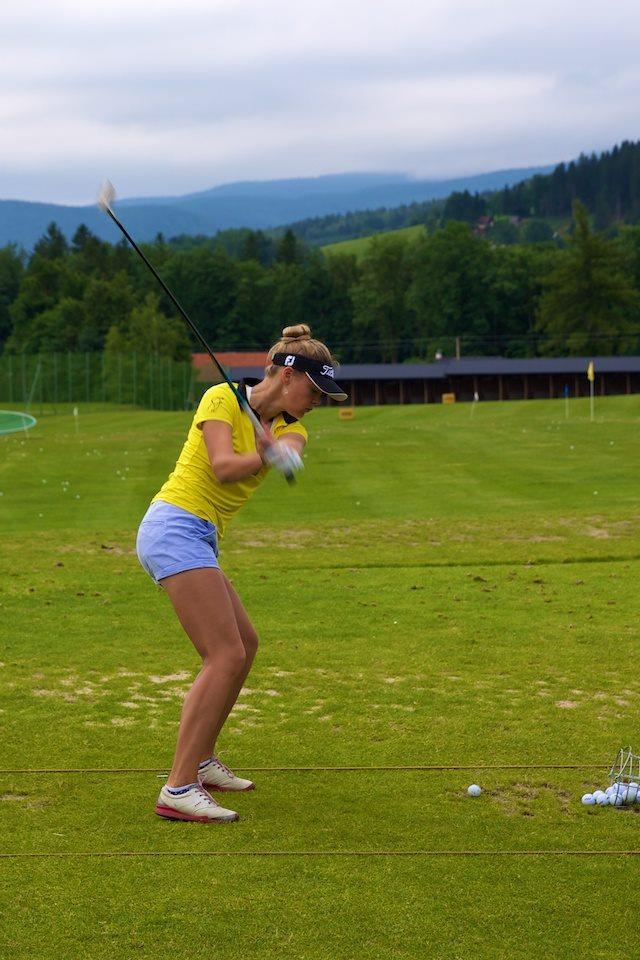 ANKETA O NEJÚSPĚŠNĚJŠÍ NEKMENOVÉ SPORTOVCE KLADENSKÉHO SPORTOVNÍHO GYMNÁZIA ZA ROK 2014 sportovní vzor: Jessica Korda KOCOURKOVÁ Eliška třída: VI.