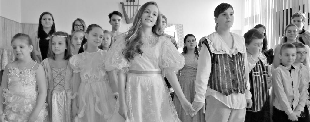 Alena Veliká OKO zaostřuje na: Pěvecký sbor Základní umělecké školy Třešť Pěvecký sbor ZUŠ Třešť se skládá z 24 dětí ve věku 8-18 let.