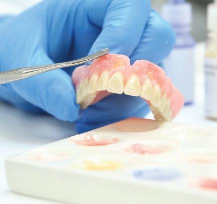 099,- Zuby Spofadent Plus Zuby z optimálně síťovaného methylmethakrylátu mají vysokou odolnost k abrazi, odolnost vůči rozpouštědlům, dlouhodobou