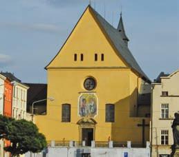 ovál, je zřejmým eucharistickým odkazem na tvar hostie, Těla Páně. Sochařské práce jsou od Filipa Sattlera (1695-1738).
