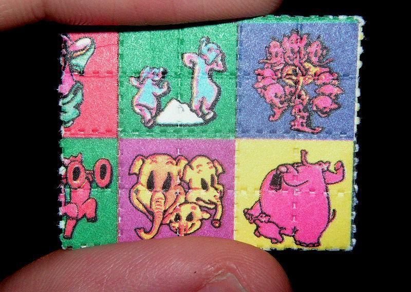 6: Papírek namočený v LSD