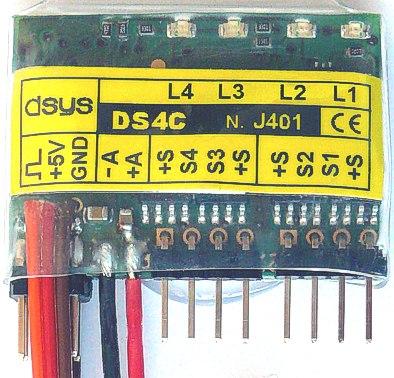 DL16B - ovladaè LED osvìtlení modelù Nastavování 3 propojkami (bez programování). 3 kanálové øízení (pákou, volantem a pøepínaèem). Velmi jednoduchá obsluha a nastavení.