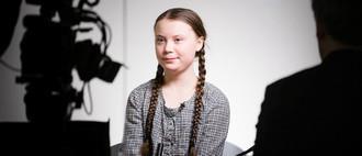 Greta Thunbergová zaměřuje na vyvolání paniky a vše pojímá jako boj o život, který opravňuje válečná opatření.