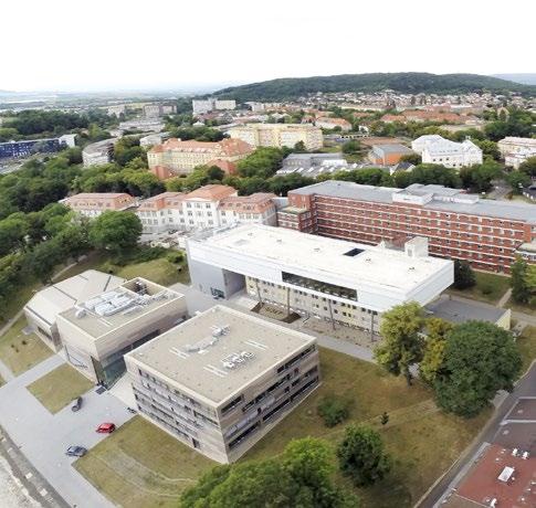 VYSOKÉ ŠKOLY V ÚSTECKÉM KRAJI Univerzita Jana Evangelisty Purkyně (UJEP) UJEP je nejstarší a největší vysokou školou v regionu severních Čech. Byla založena v roce 1991.