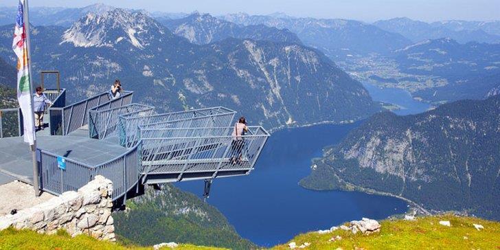 Krippenstein, vyhlídka Pět prstů 4 km před Hallstattem je odbočka na Dachstein z druhé