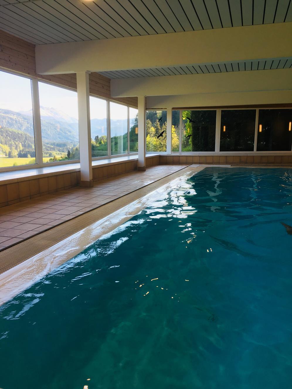 3) Dům Kulmhof Bazén a sauna použití je zdarma, otevřeno v době 6:00 13:00 a 14:00 20:00 nejkratší cesta do bazénu a sauny je sejít po