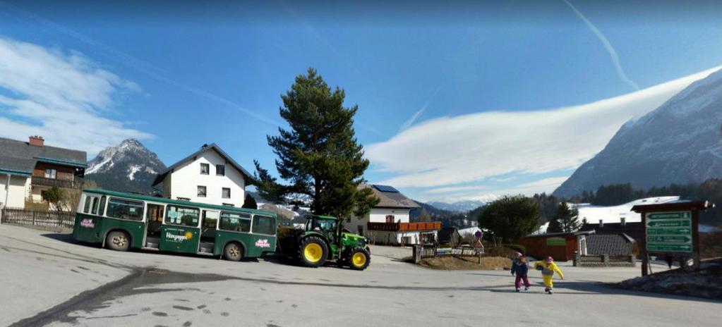 FF Klachau Pokladna lyžařského střediska Tauplitz je na stanici Bergbahn, přímo v centru