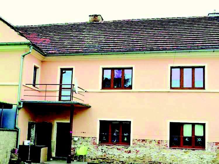 Záznam o prodeji srovnávané nemovitosti è. 3 1. Identifikace Prodej, Rodinný dùm, 150 m 2, Mlékojedy, okres Celková cena: 2.190.000 Kè Adresa: Mlékojedy, okres 2.