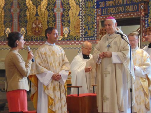 BIŘMOVÁNÍ V NAŠÍ FARNOSTI V neděli 21. 5. 2017 u nás ve farnosti proběhlo biřmování. Svou návštěvou nás poctil i biskup Vojtěch, kterému se dostalo vřelého přivítání nejen od našich biřmovanců.