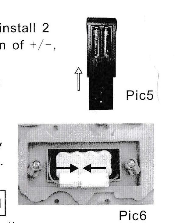 Baterie se v průběhu nabíjení zahřívá. Po úplném nabití baterie, vyjměte nabíječku z elektrické sítě a nechte baterii vychladnout.