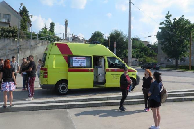 Obsahem přednášky bylo téma jak se můžeme při sexu chránit, jak je těžké žít s HIV infekcí, jak se člověku změní život a s čím se musí HIV pozitivní člověk v životě potýkat.