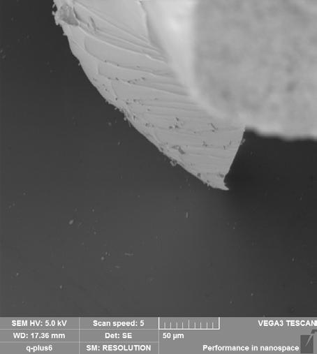3.2. ELEKTRONIKA Obrázek 3.4: Snímek safírového hrotu pořízený rastrovacím elektronovým mikroskopem. 3.2.1.