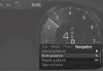 Klávesnice na volantu vpravo a displej řidiče K ovládání některých funkcí navigačního systému, např. Dovést domů a Zrušit navádění, lze používat tlačítka na volantu vpravo.