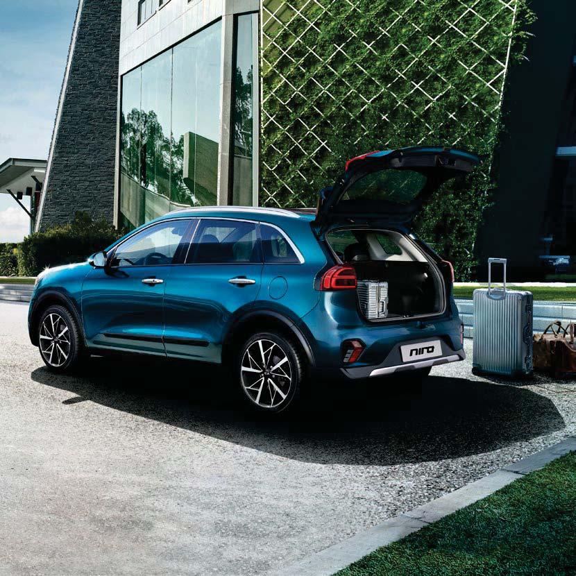 PROSTORNĚJŠÍ A PRAKTIČTĚJŠÍ PŘÍSTUP K HYBRIDNÍMU ŽIVOTU Nová Kia Niro Vám otvírá široké možnosti díky velkorysému prostoru a chytrým alternativám, jak si ho uspořádat.