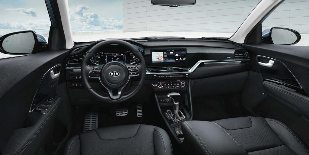 PLUG-IN HYBRID Režim Hybrid/EV Stisknutím tlačítka HEV vedle páky voliče převodovky můžete přepínat mezi režimem elektrického nebo hybridního pohonu.