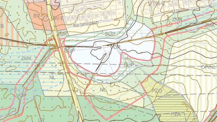 Z hlediska životního prostředí lze konstatovat, že vodní nádrž nelikviduje žádnou zeleň, vyhýbá se ploše lesa na č. parc. 2369/2, což je u varianty situování nádrže jižněji problém.