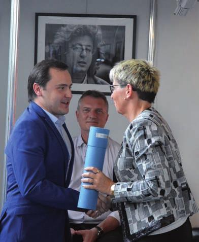 výzkumu, experimentálního vývoje a inovací, určenou badatelům do 35 let. Cena obdržel za knihu Železnice, pošta a telegraf rakouské armády v letech 1848 1914. Oceněný dr. Vojtěch Szajkó.