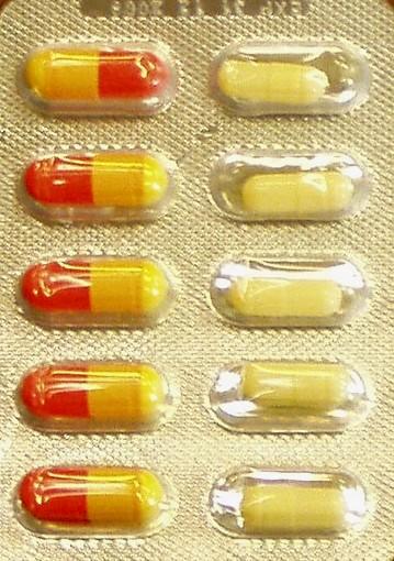 Zdroj: SSHR Zdravotní sada obsahuje Panadol - léčivý přípravek proti bolesti 10 tabl. Loperon - léčivý přípravek proti průjmu 10 tabl.