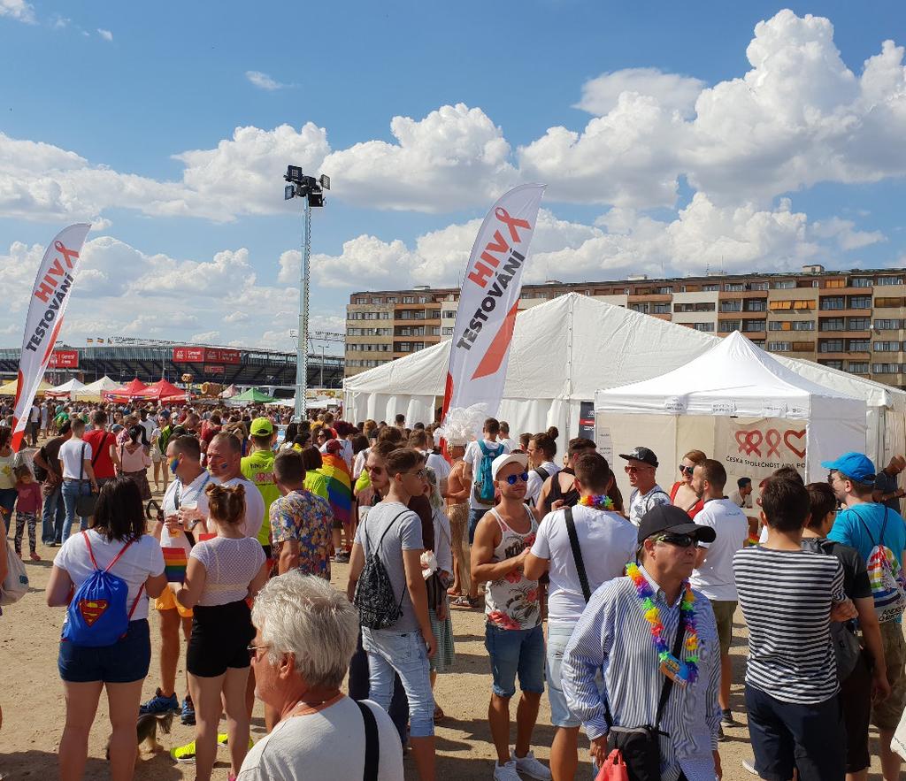 CHARITATIVNÍ BĚH FUN & RUN V roce 2018 jsme již osmým rokem společně s Prague Pride týmem zorganizovali charitativní běh FUN&RUN.