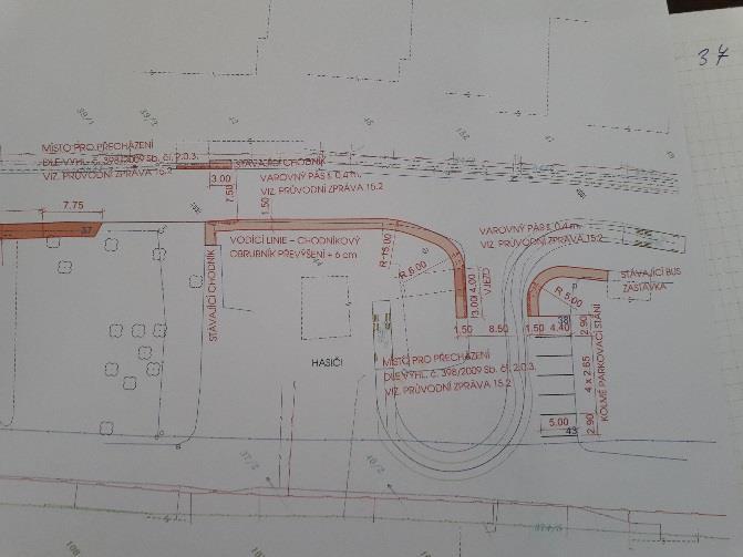 Součástí tohoto projektu vznikne také chodník kolem nového obecního úřadu a místo pro přecházení. Projekt je ve stádiu vyřizování povolení.