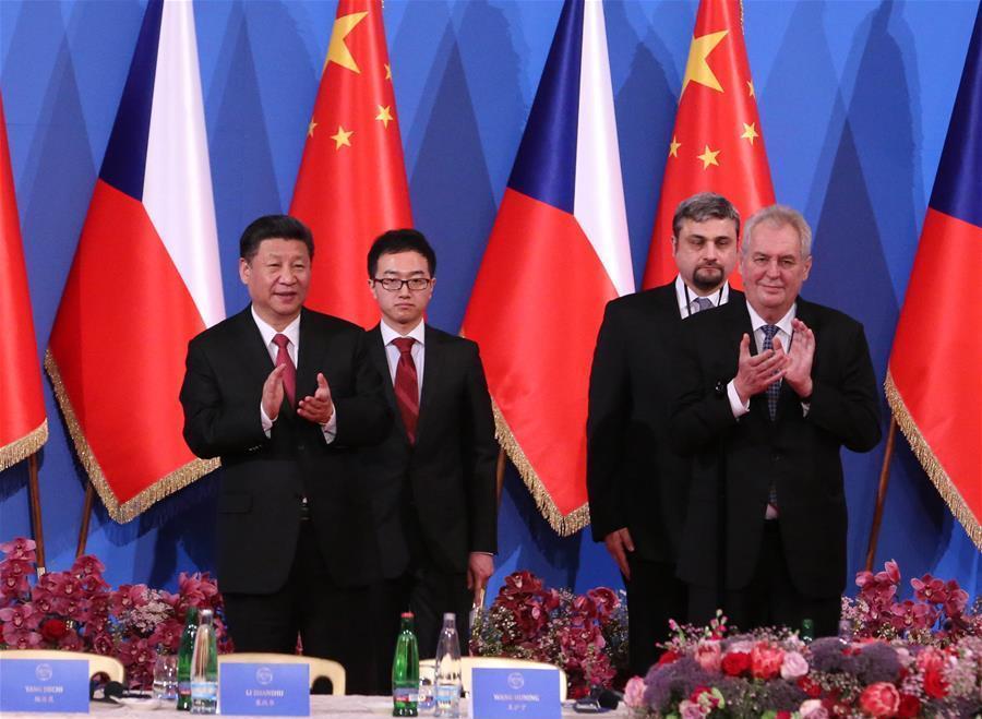 Návštěvy na vrcholové úrovni Prezidentská úroveň Miloš Zeman (říjen 2014, Peking) Miloš Zeman (září 2015, Peking)