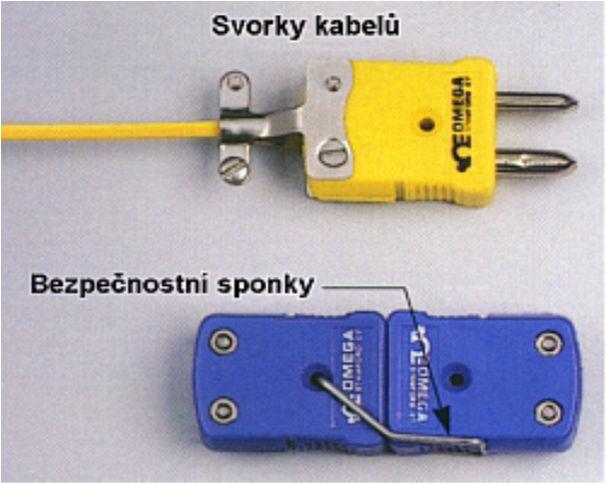 standardní velikosti šroubky upevněné k obalu duté kolíky Příslušenství konektorů: