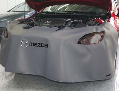 Postranní ochranné potahy pro MAZDA MAZDA obj. č. 49 0000 210 * Postranní ochranné potahy chrání přední blatníky všech modelů MAZDA proti poškození a znečištění během opravy a údržby.