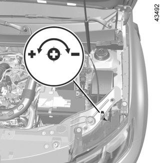 SEŘÍZENÍ SKLONU SVĚTLOMETŮ (2/2) B 1 Dočasné seřízení Otevřete kapotu motoru a najděte označení B v blízkosti jednoho z předních světlometů.