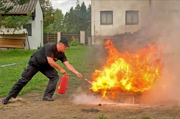 31. 12. 2015 ukončeno). Přijetím nových pracovníků se podařilo posílit zejména odvětví genetika, daktyloskopie a analýza dat a zkoumání nosičů dat. Ke dni 31. 12. 2015 bylo v KÚP zařazeno celkem 168 pracovníků, z toho 137 policistů a 31 občanských zaměstnanců.