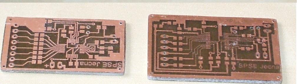 Jedna je s obvodem ADF7020, který jsme získali jako free sample od firmy Analog Devices. Další konstrukce obsahuje vysílač i přijímač a využívá obvod MC33696 od Freescale Semiconductors.