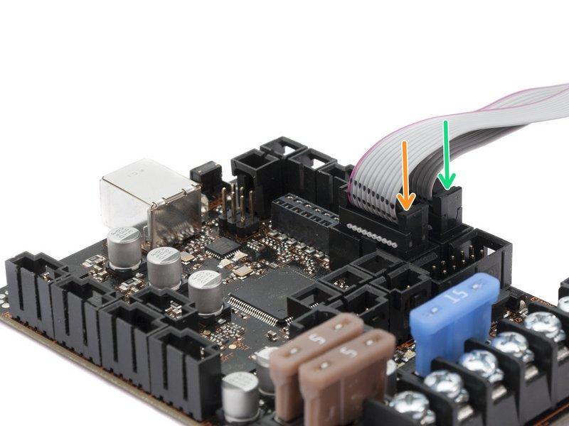 (Konektor P2) Růžový pruh na LCD kabelech musí