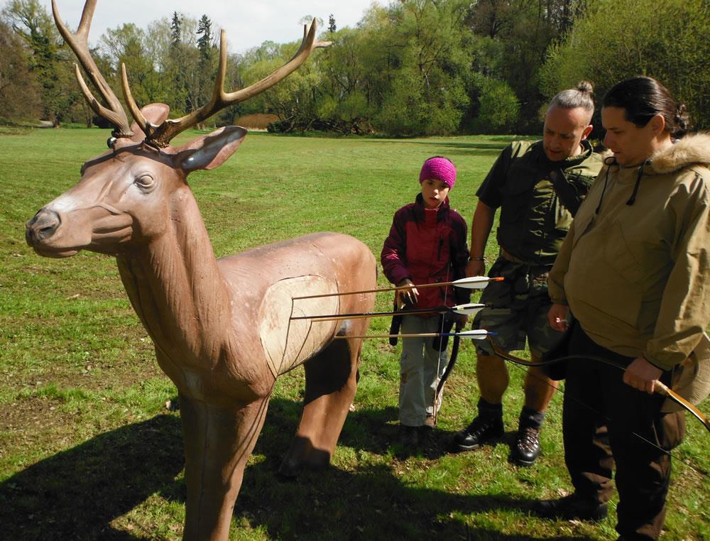 Lukostřelba.. Dobře funguje jako společná rodinná aktivita, kdy na tzv.