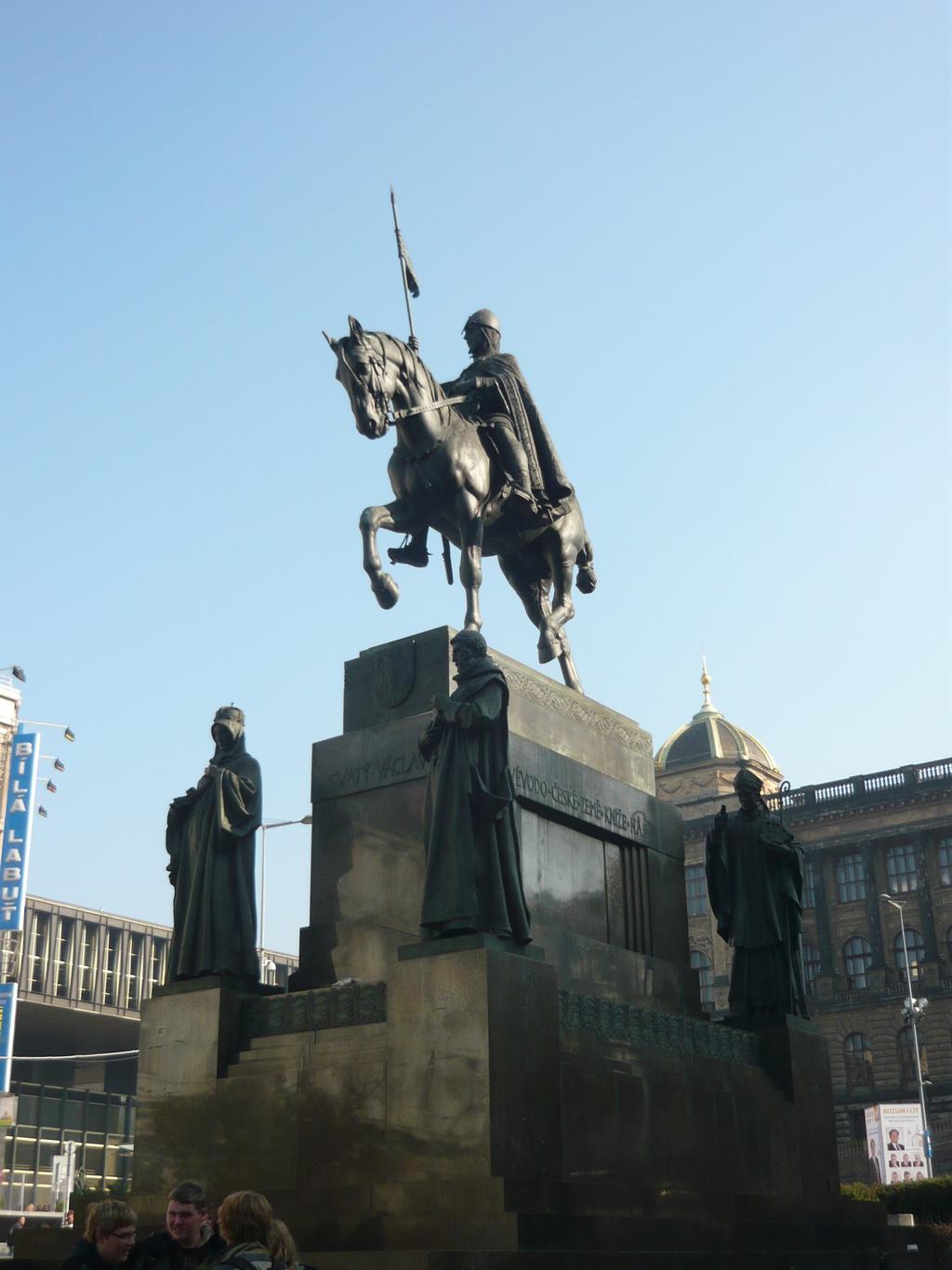 Z Á Ř Í 2 0 1 6 tak dokázal zachovat suverenitu českého státu. Výše zmíněný Jindřichův dar (paže sv. Víta) dokládá, že Václava uznával za politického a křesťanského partnera.