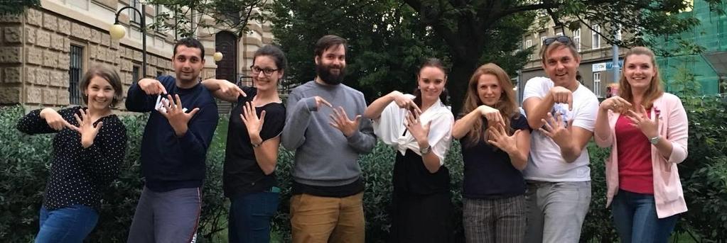 SKUPINA HANDS DANCE Zakládající členky Radka Kulichová, Veronika Slámová, Daniela Vacková Aktuálně 8 členů: Michal Gábor,